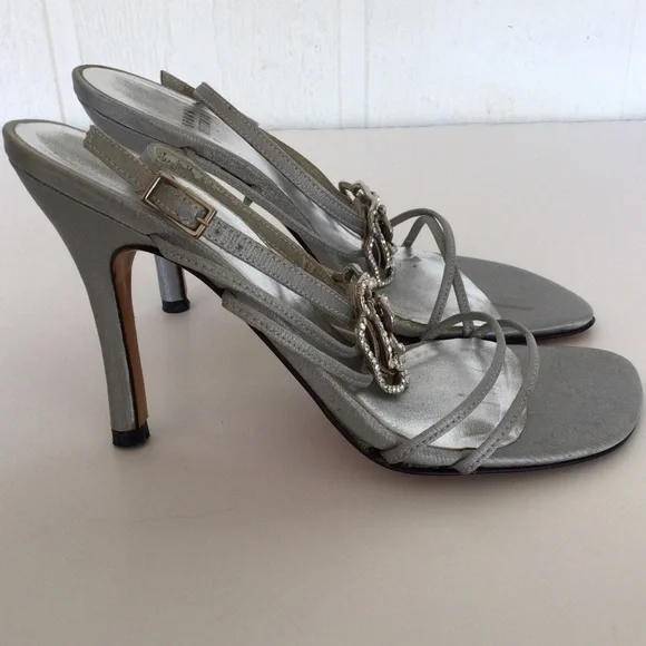 STUART WEITZMAN CRYSTAL FLOWER SANDALS SIZE 6 - Picture 2 of 16